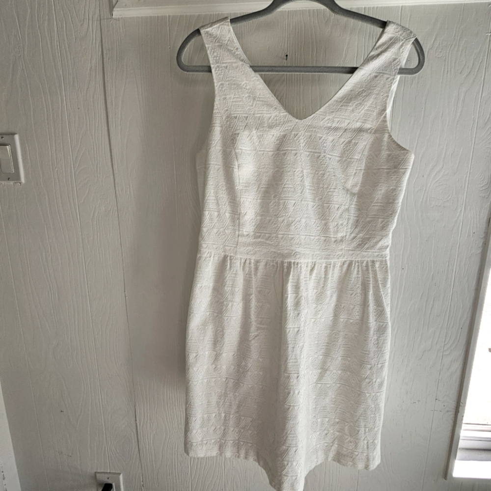 Kensie Fit and Flair White Embroidered Dress. Keyhole Cutout Back.